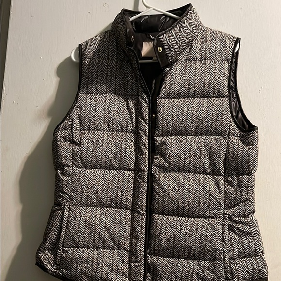 Banana Republic Jackets & Blazers - Banana Republic Black and White Quilted Vest